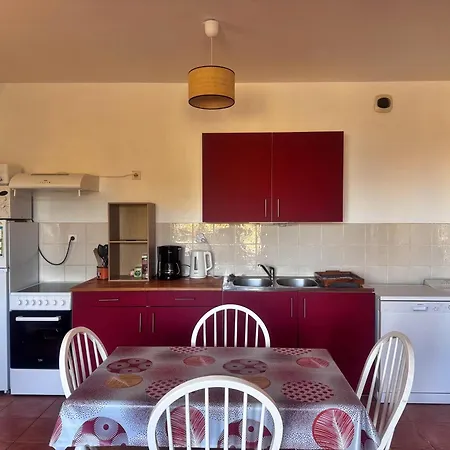 Agreable 2 Pieces Dans Avec Piscine *