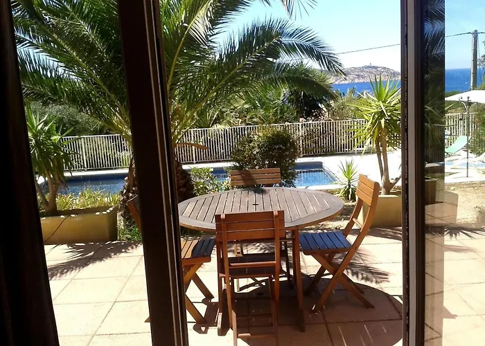 Agreable 2 Pieces Dans Avec Piscine * Calvi