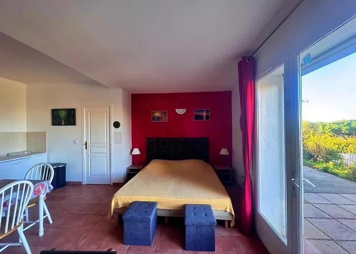 Agreable 2 Pieces Dans Avec Piscine Apartman *