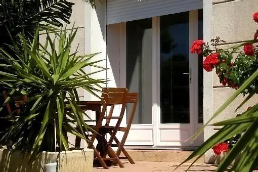 Agreable 2 Pieces Dans Avec Piscine *