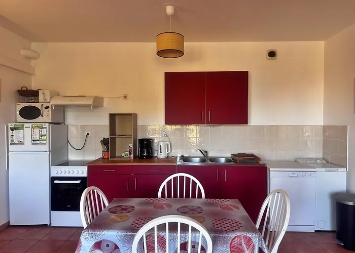 Agreable 2 Pieces Dans Avec Piscine *